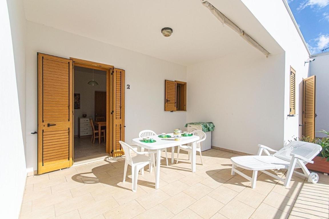 Blue Area Apartments - Fromhometosalento Torre dell'Orso Bagian luar foto