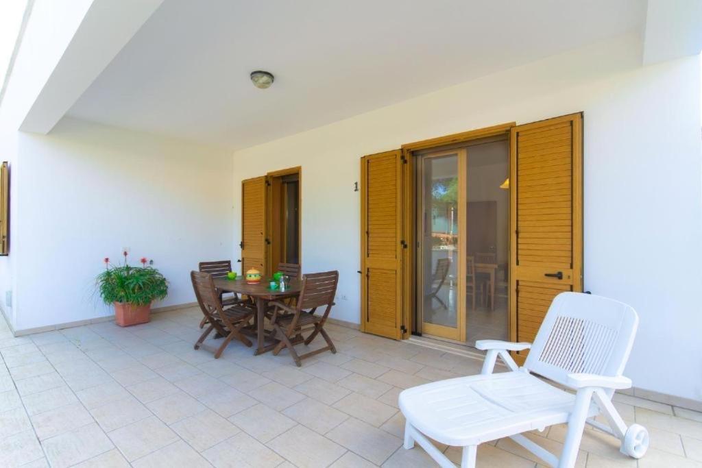 Blue Area Apartments - Fromhometosalento Torre dell'Orso Bagian luar foto